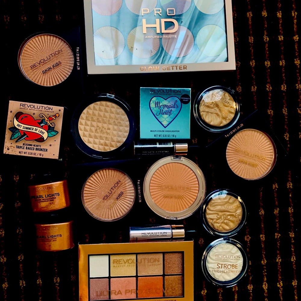 16 Makeup Revolution lot+SOLD ON OTHER PLATFORM